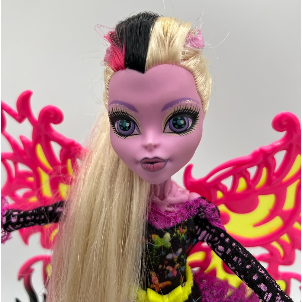 Monster High BONITA FEMUR Freaky Fusion Hybrid of Skelton & Moth Discontinued - Picture 7 of 15